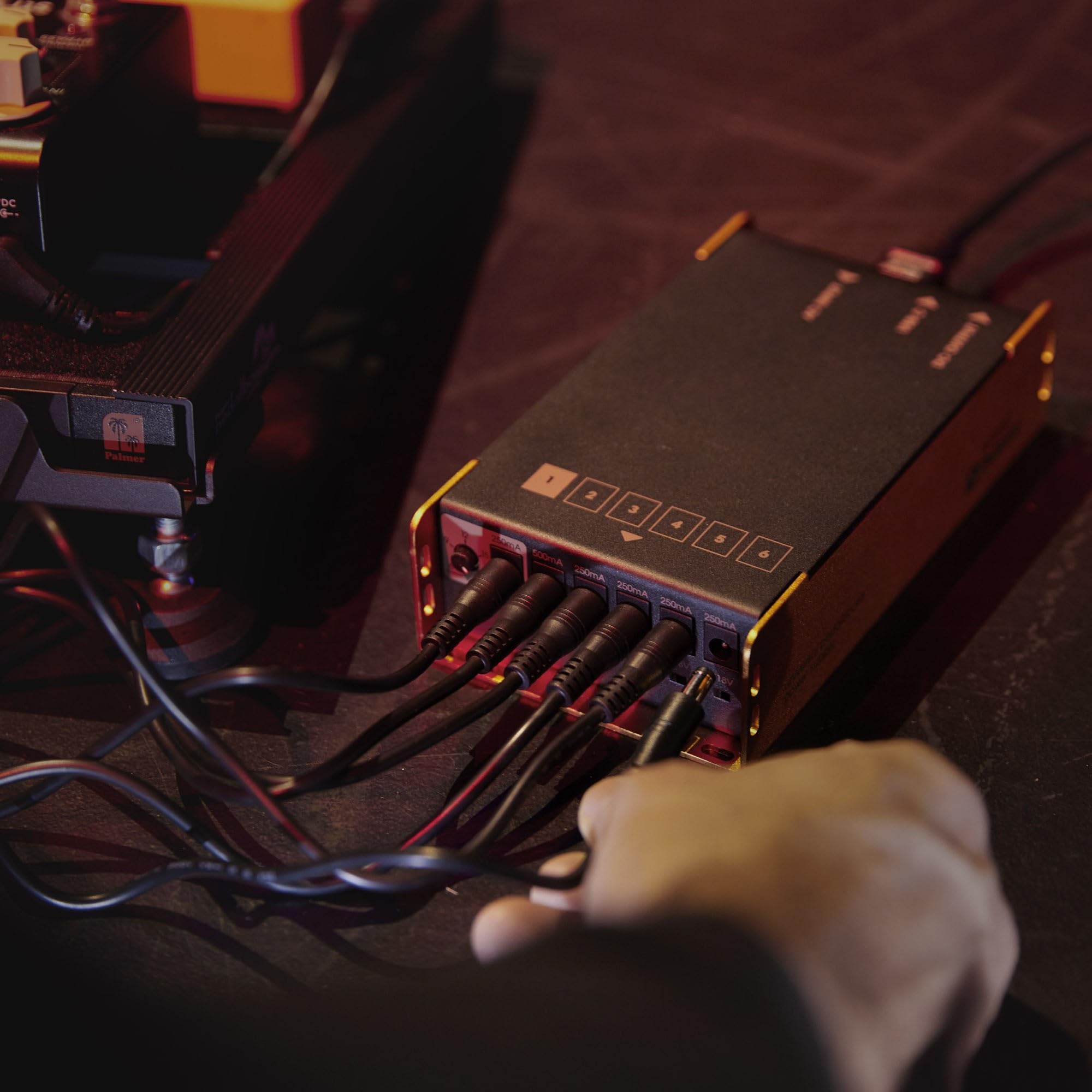 palmer-pwt-06-iec-pedalboard-netzteil-6-ausg-nge-usb-schwarz-orange image 8